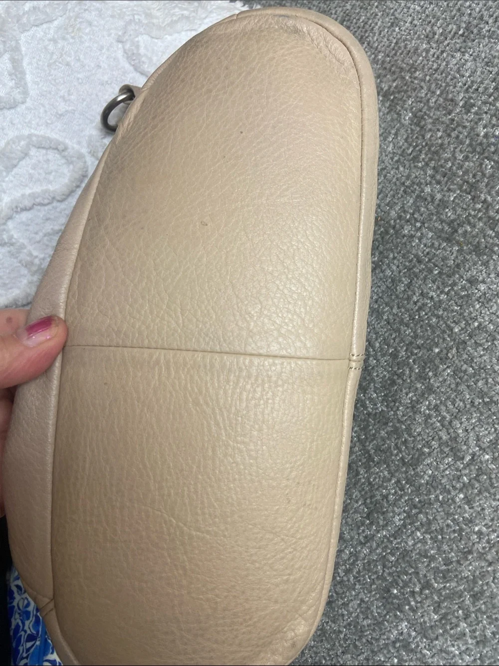 Stone Mountain Accessories Beige Pebbled Leather Crossbody Bag